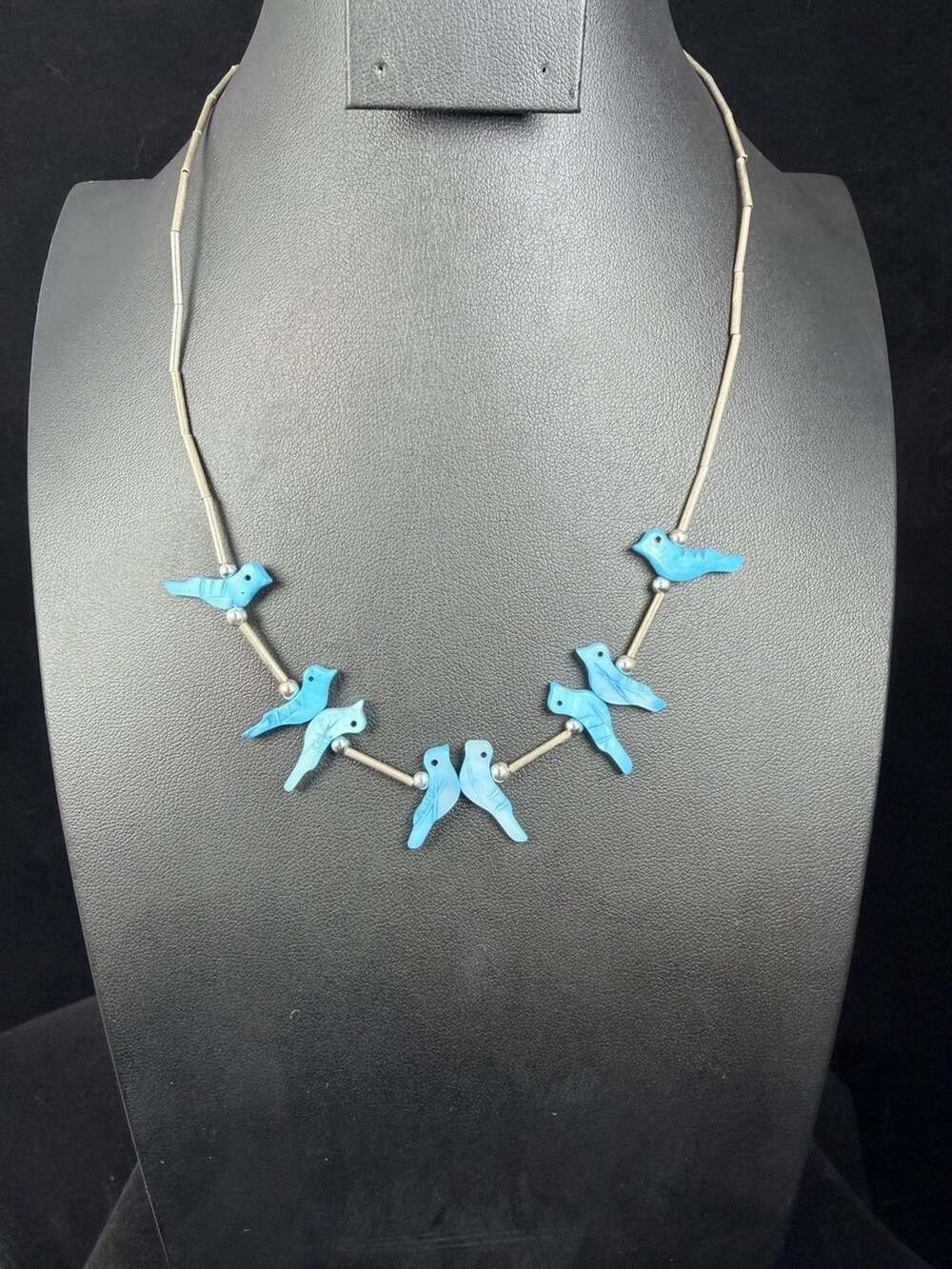 Vtg Zuni Style Carved Blue Mother Of Pearl Bird Fetish Liquid Silver Necklace